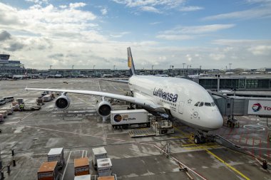 Frankfurt uluslararası havaalanındaki Lufthansa A380 hazır.