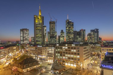 Frankfurt am Main 'in manzaralı silueti.