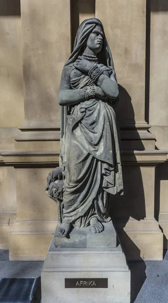 代表非洲的法兰克福证券交易所的雕像 — 图库照片