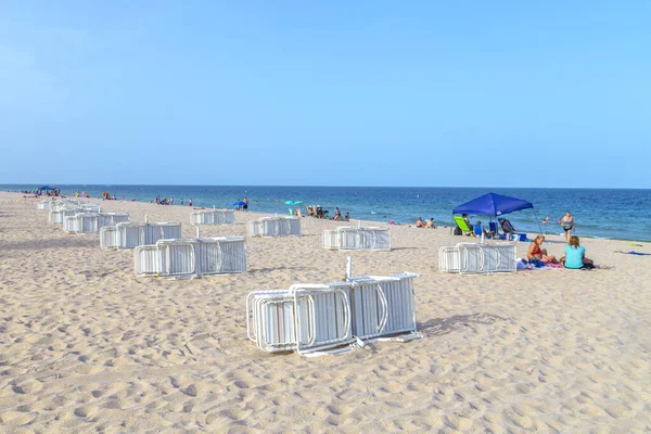 Strand mit Liegen am Fort Lauderdale — Stockfoto