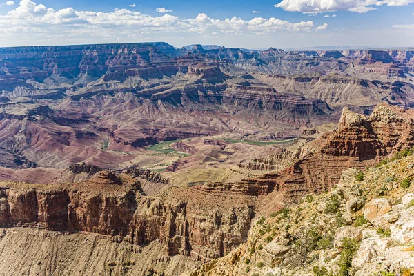 Se ind i Grand Canyon med floden colorado - Stock-foto