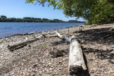 panoramik Ren manzarası Corona virüsü nedeniyle kapalı plajlar