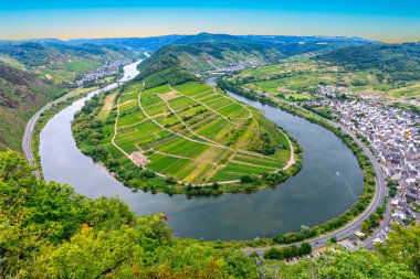 Bremm köyünün manzaralı Moselle nehir döngüsü