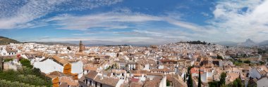 İspanya 'nın Endülüs kentindeki eski Antequera köyüne panoramik manzara