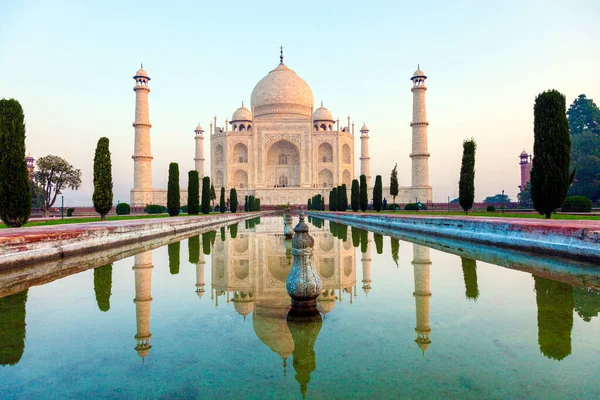 Scenic Taj Mahal India Sunrise Reflection Water — Stock Photo, Image