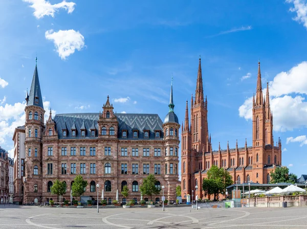 Neues Rathaus Und Marktkirche Wiesbaden — Stockfoto