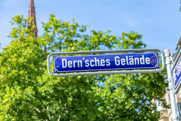 Street Sign Dernsches Gelaende Plaza Del Dern Wiesbaden Alemania —  Fotos de Stock