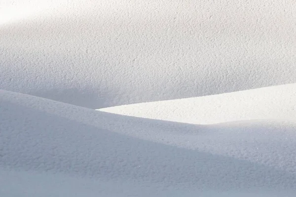 具有柔软弯曲图案的冬季景观的细节 — 图库照片