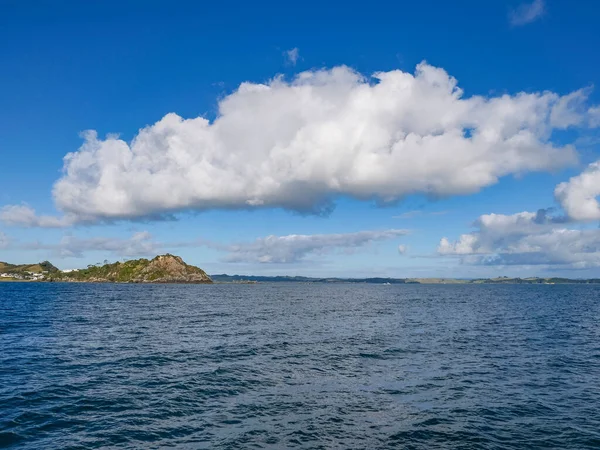 新西兰北岛Nelson的Wharariki海滩的波纹沙岩层 — 图库照片