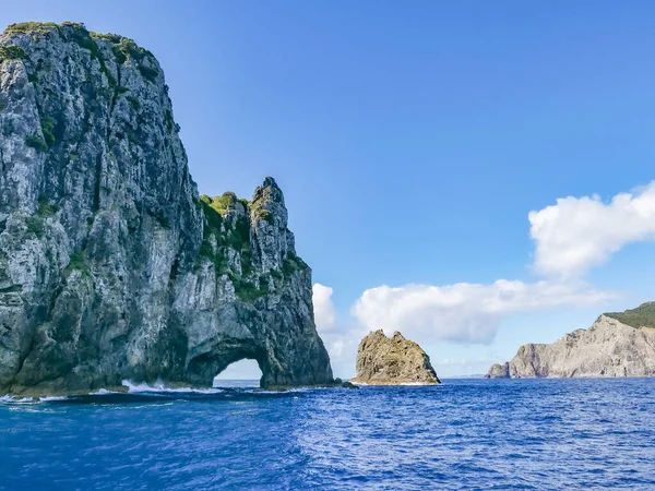 ニュージーランド ネルソン島のワラリキビーチでのさざ波状の砂と岩の形成 — ストック写真