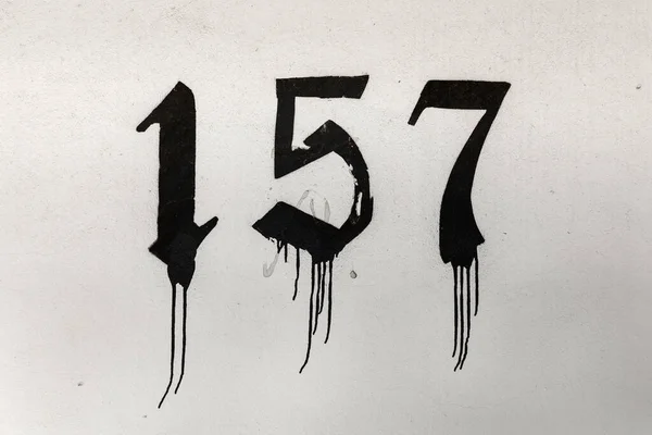 Numéro 157 Peint Vieille Lettre Avec Peinture Noire Séchée Fluide — Photo