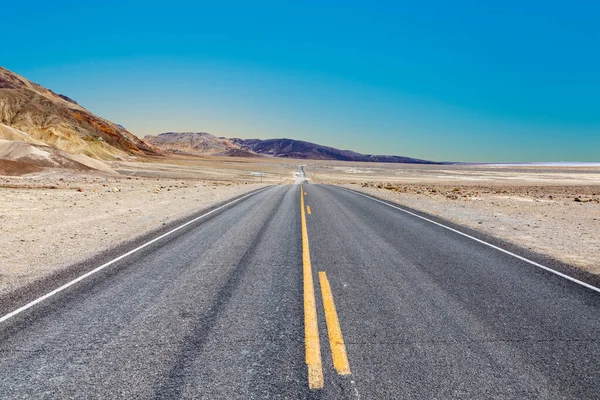 Viajando Deserto Vale Morte Estrada Vazia Nos Eua — Fotografia de Stock