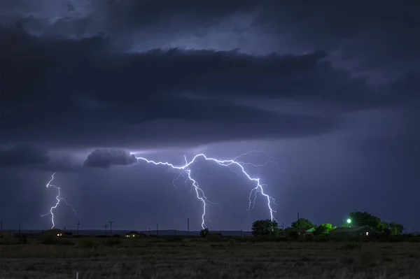 Ett Stort Blixtnedslag Natten Ett Landsbygdsområde Roswell New Mexico Inramade — Stockfoto