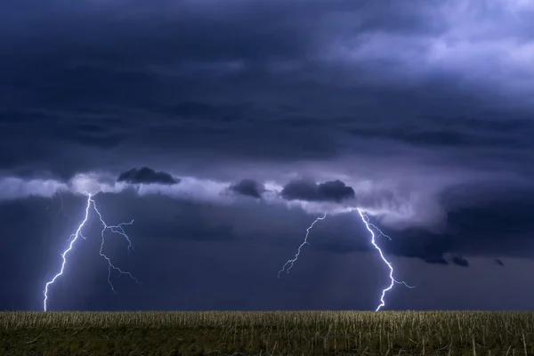 Een Mezocyclone Onweer Met Donkere Wolken Vervormen Vlakte Tornado Alley — Stockfoto