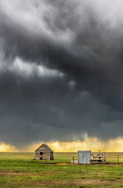 Mezocyclone 灰色的云层形成在龙卷风胡同 俄克拉何马州在孙子平原 — 图库照片