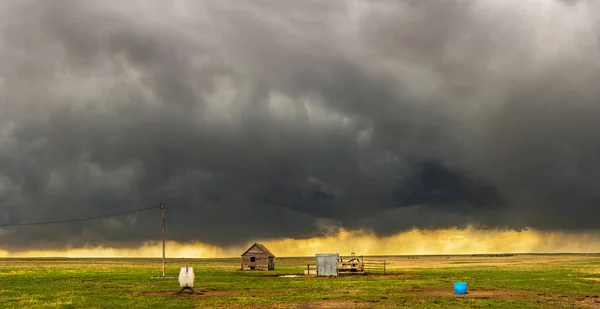Una Tormenta Mezociclones Con Nubes Oscuras Grises Que Forman Sobre —  Fotos de Stock
