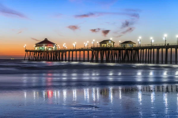 Paesaggio Surreale Mentre Sole Tramonta Sotto Orizzonte Lungo Huntington Beach — Foto Stock