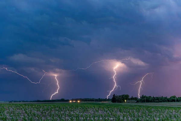 Uma Tempestade Relâmpagos Sobre Grandes Planícies Fornece Espetáculo Luz Dramática — Fotografia de Stock