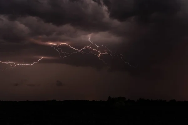 Une Tempête Foudre Dessus Des Grandes Plaines Fournit Spectacle Lumière — Photo