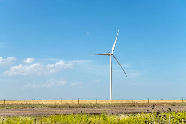 Lone Wind Turbine Power Generator Sits Middle Rural Midwest Bright — Stock Photo, Image