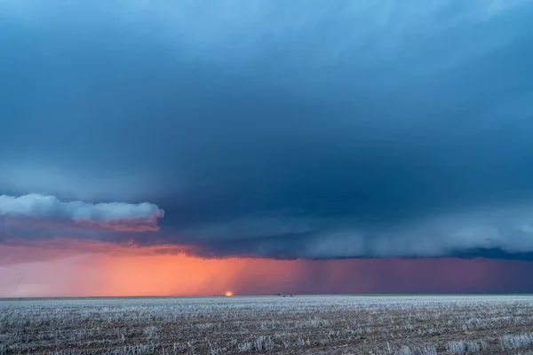 Large Storm Moves Great Plains Sun Sets While Rain Lightning — Stock Photo, Image