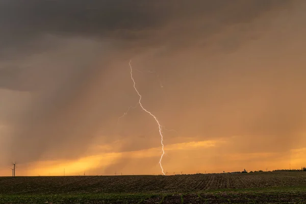 Ein Gewitter Bei Sonnenuntergang Zieht Über Die Great Plains Hinweg — Stockfoto