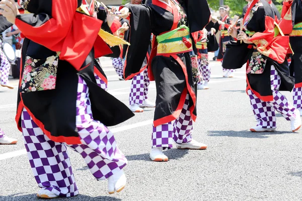 日本香川 2018年7月15日 日本表演者在著名的 Yosakoi 节上跳舞 一年一度的免费公共活动 Yosakoi 是日本舞蹈活动的独特风格 — 图库照片