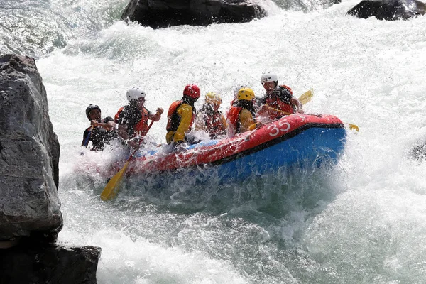 Koboke, Tokusima, Japonya - 6 Ağustos 2018: beyaz Yosino river rapids üzerinde 6 Ağustos 2018 üzerinde Koboke Kanyon, Japonya'da rafting su. Yosino nehirdir en popüler arasında Japonya'da kirişleri.