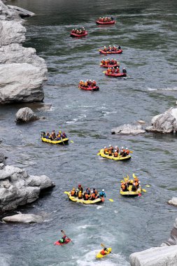 Koboke, Tokusima, Japonya - 14 Ağustos 2018: nehir Yosino rapids üzerinde 6 Ağustos 2018 üzerinde Koboke Kanyon, Japonya'da su rafting. Yosino nehirdir en popüler arasında Japonya'da kirişleri.