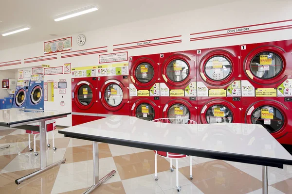 Kgawa Japán Október 2018 Sorban Ipari Mosógépek Nyilvános Laundroma — Stock Fotó