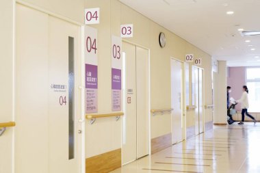 Kagawa, Japonya - 21 Aralık 2018: Hastane Danışma Oda Kapı duvar, tıbbi ve Klinik Hastane iç, Mitoyo Hastanesi. 