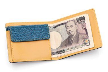 Deri cüzdan ve beyaz arka plan üzerinde on bin Japon yeni
