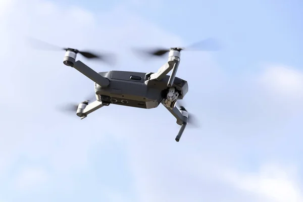 Drone Che Vola Aria Cielo Sullo Sfondo — Foto Stock