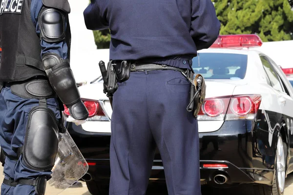 Vue Arrière Policier Japonais Avec Voiture Patrouille — Photo