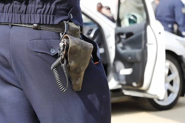 Visão Traseira Policial Japonês Com Carro Patrulha — Fotografia de Stock