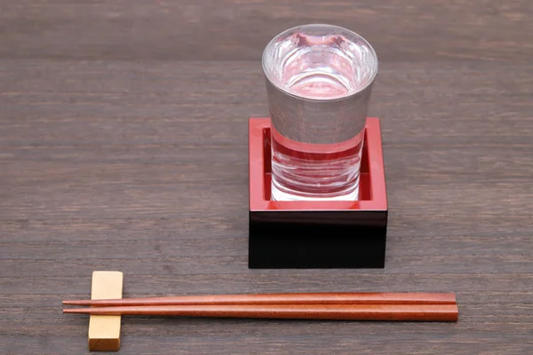 Caja Madera Japonesa Masu Con Sake Una Mesa Madera — Foto de Stock