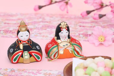 Kızlar için bir festival için kullanılan geleneksel Japon bebek