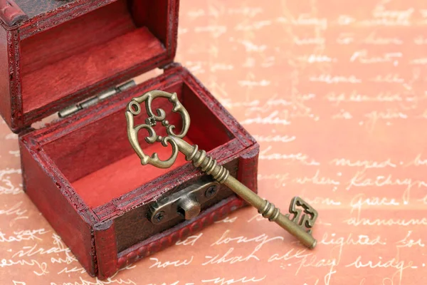 Vintage Klíč Starý Poklad Truhlice Dopis — Stock fotografie