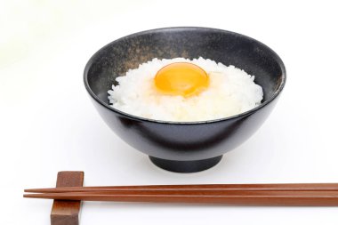 Çiğ yumurta, Tamago kake gohan ile Japon pirinç yakın çekim 