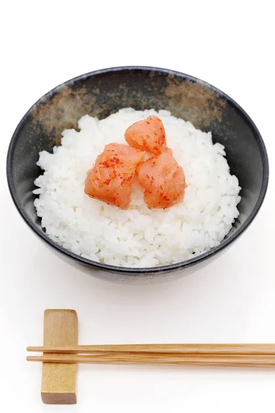 Japanischer Gekochter Weißer Reis Mit Karashi Mentaiko Auf Weißem Hintergrund — Stockfoto