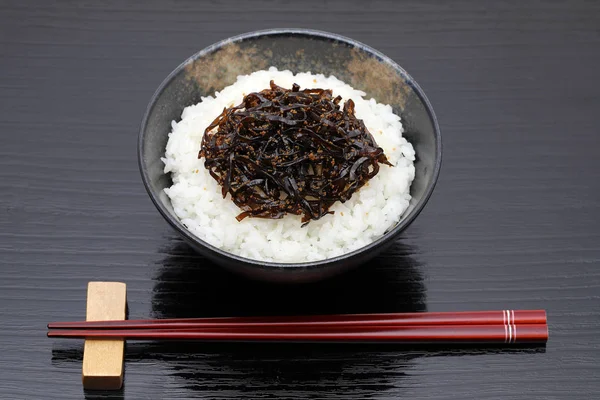 Japanisches Essen Tsukudani Von Konbu Auf Gekochtem Weißen Reis — Stockfoto