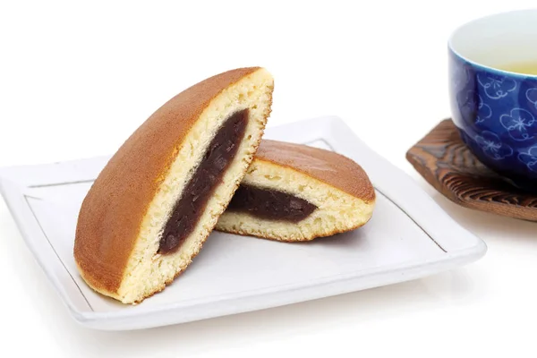 Dorayaki Confiserie Japonaise Sur Plaque Bois Sur Fond Blanc — Photo