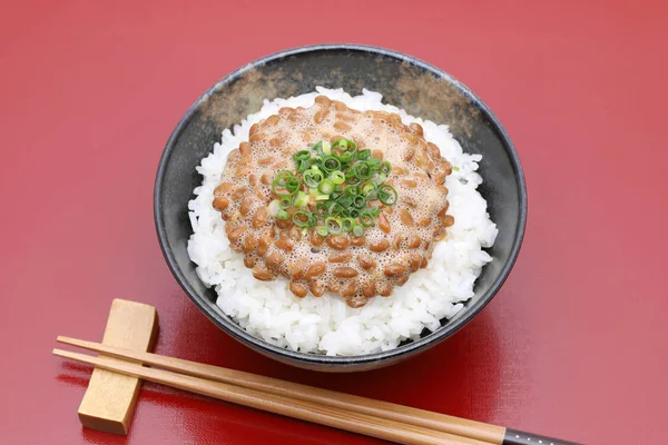 Riso Bianco Cotto Giapponese Con Natto Sul Tavolo — Foto Stock