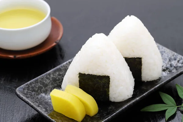 Onigiri Makanan Jepang Bola Nasi Jepang Segitiga Nasi Dengan Rumput — Stok Foto