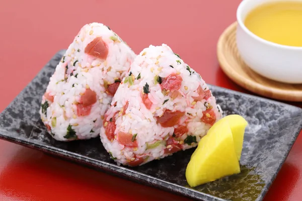 Onigiri Japanisches Essen Japanischer Reisball Reisdreieck Mit Umeboshi Shirasu — Stockfoto