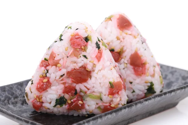 오니기리 일본주먹밥 우메보시 시라스를 곁들인 — 스톡 사진