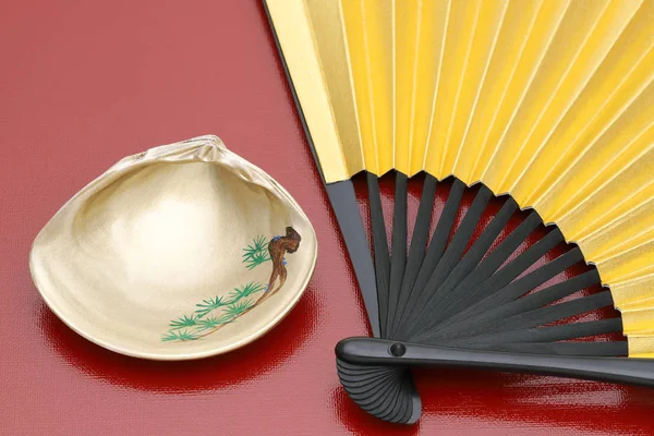 Japanese Golden Folding Fan Gold Painting Seashell Red Background — Stock Photo, Image