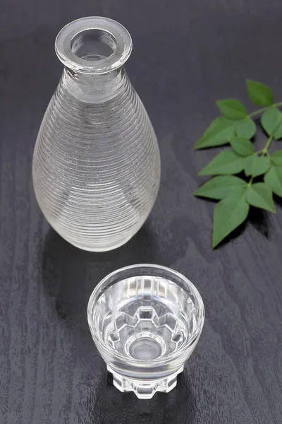 Japanska Skull Transparent Glas Kopp Och Burk Svart Bakgrund — Stockfoto