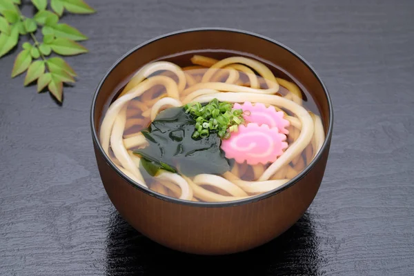 Japonês Kake Udon Macarrão Uma Tigela Fundo Preto — Fotografia de Stock