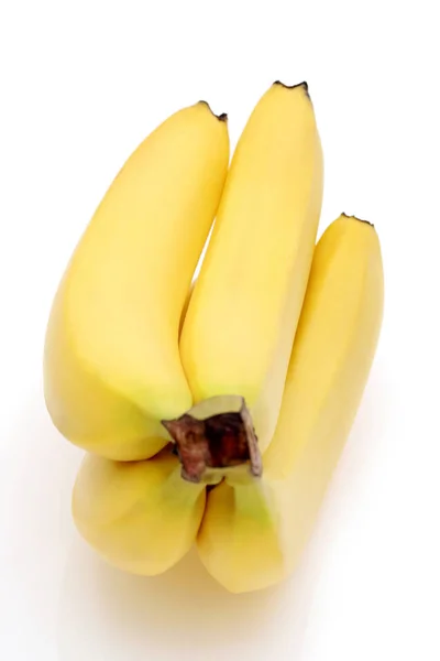 Bando Bananas Frescas Isoladas Sobre Fundo Branco — Fotografia de Stock